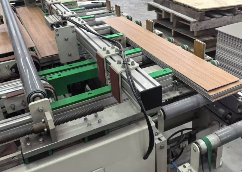 IXPE การค้า SPC Interlock Flooring แบบพื้นที่ที่สมบูรณ์แบบสําหรับธุรกิจของคุณ